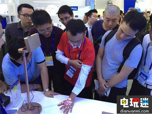 高交會(huì)黑科技大盤(pán)點(diǎn):神畫(huà)AR投影電視成現(xiàn)場(chǎng)人氣王 神畫(huà)AR 高交會(huì) VR及其它 第9張 高交會(huì)黑科技大盤(pán)點(diǎn):神畫(huà)AR投影電視成現(xiàn)場(chǎng)人氣王 神畫(huà)AR 高交會(huì) VR及其它 第9張