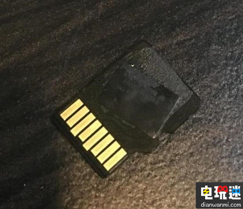 Switch火爆之下出現(xiàn)隱情:機身太熱竟把SD卡給燒融化了 主機過熱 Switch 任天堂SWITCH 第2張 Switch火爆之下出現(xiàn)隱情:機身太熱竟把SD卡給燒融化了 主機過熱 Switch 任天堂SWITCH 第2張