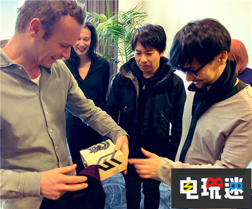 小島秀夫親自演示《死亡擱淺》前二小時(shí)內(nèi)容已經(jīng)完成了 PS4 Guerrilla Games 地平線:零之曙光 小島工作室 小島秀夫 死亡擱淺 電玩迷資訊 第1張 小島秀夫親自演示《死亡擱淺》前二小時(shí)內(nèi)容已經(jīng)完成了 PS4 Guerrilla Games 地平線:零之曙光 小島工作室 小島秀夫 死亡擱淺 電玩迷資訊 第1張