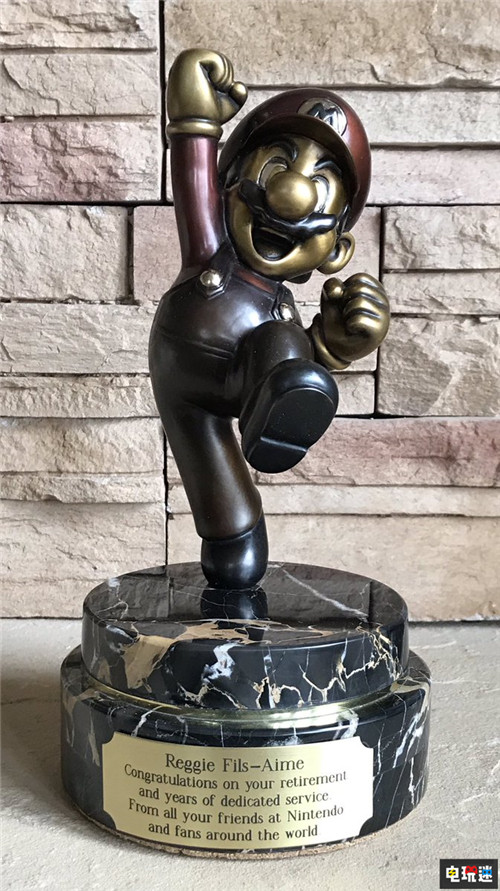 任天堂美國前總裁雷吉展示退休禮物 玩梗玩得好 NDS 3DS Switch 雷吉 任天堂美國 任天堂 任天堂SWITCH  第4張