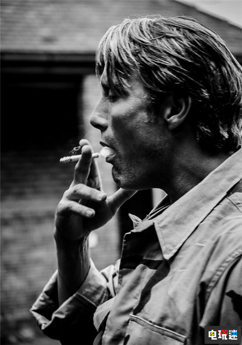 《死亡擱淺》拔叔突然抽煙 小島秀夫：因?yàn)槭窃谔珟?小島工作室 索尼 PS4 麥斯.米克爾森 小島秀夫 死亡擱淺 索尼PS  第4張