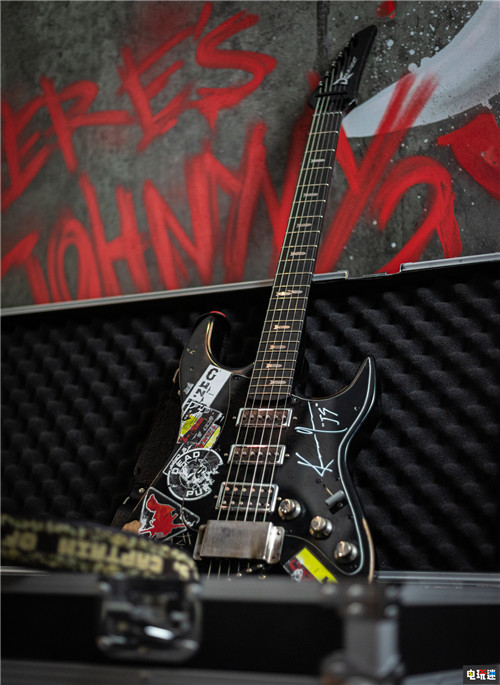 CDPR曬員工工作紀念獎品 25年老員工有基努簽名電吉他 巫師3 賽博朋克2077 CDPR 電玩迷資訊  第2張