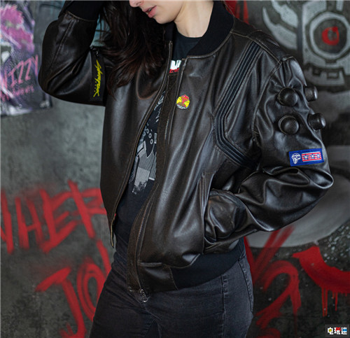 CDPR曬員工工作紀念獎品 25年老員工有基努簽名電吉他 巫師3 賽博朋克2077 CDPR 電玩迷資訊  第3張