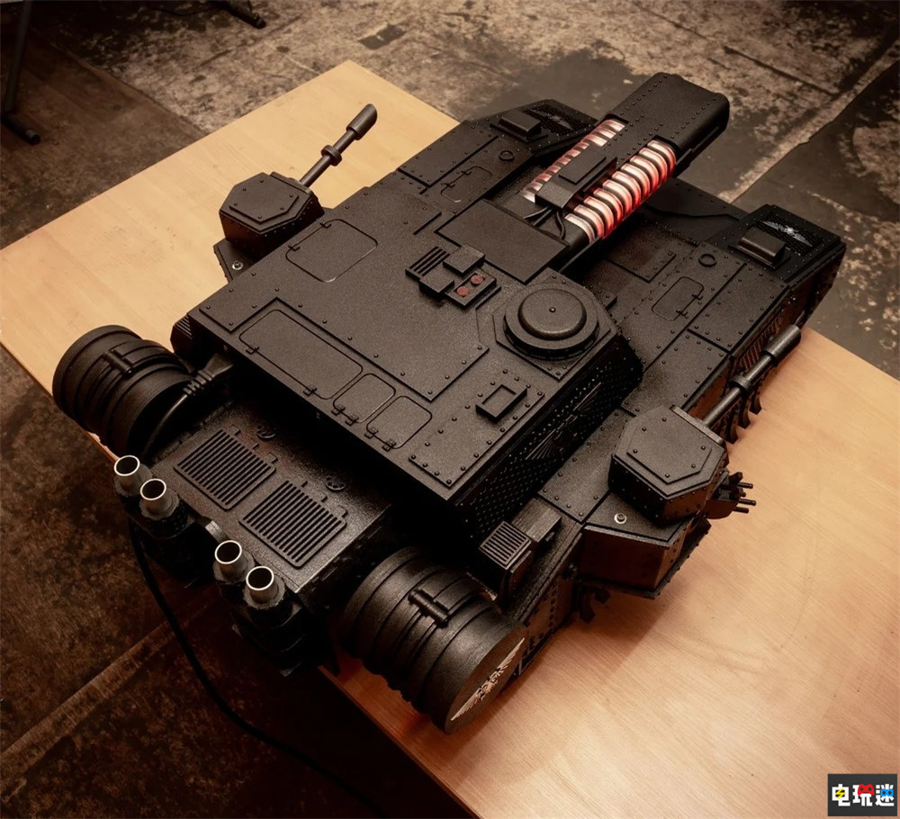 很忠誠!俄粉絲制作《戰(zhàn)錘40K》風(fēng)暴劍超重坦克PC機(jī)箱 電玩迷資訊 第5張 很忠誠!俄粉絲制作《戰(zhàn)錘40K》風(fēng)暴劍超重坦克PC機(jī)箱 電玩迷資訊 第5張