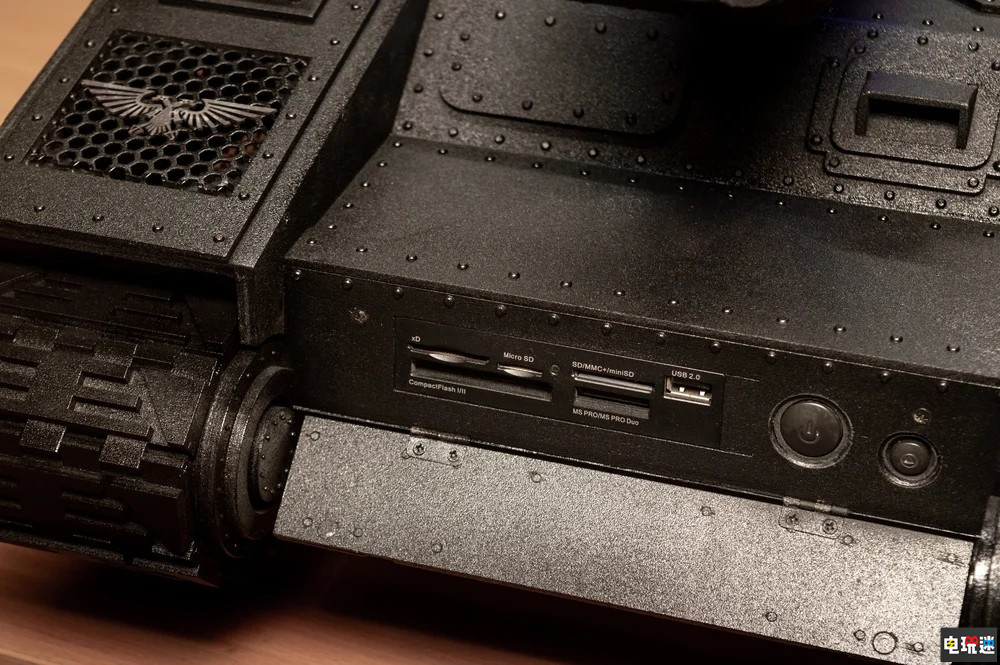 很忠誠!俄粉絲制作《戰(zhàn)錘40K》風(fēng)暴劍超重坦克PC機(jī)箱 電玩迷資訊 第4張 很忠誠!俄粉絲制作《戰(zhàn)錘40K》風(fēng)暴劍超重坦克PC機(jī)箱 電玩迷資訊 第4張