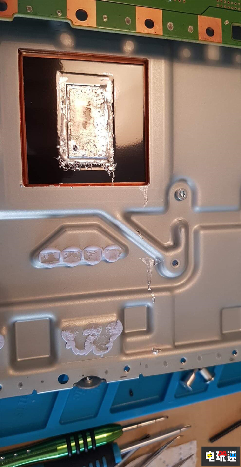 維修商稱PS5豎置會(huì)增加短路風(fēng)險(xiǎn) 主機(jī) 游戲機(jī) 散熱 索尼 液金 PS5 索尼PS  第4張